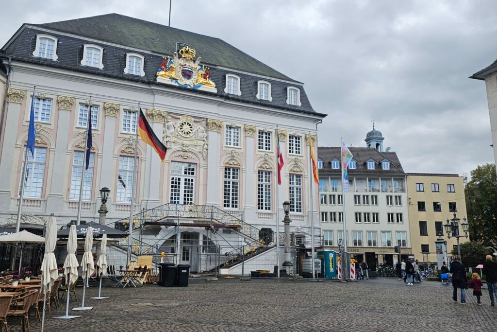 Foto bangunan bekas gedung kantor walikota Bonn, Jerman.