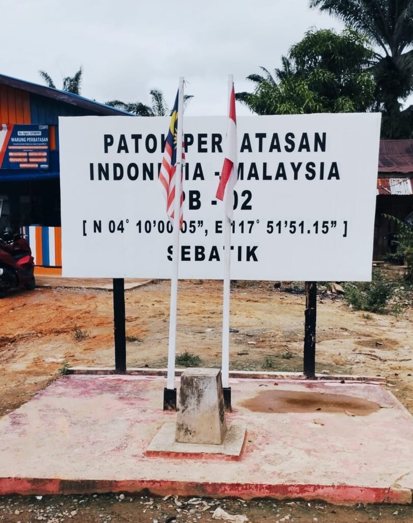 "Pilem-pilem P. Ramlee"dalam Keseharian dan Ingatan Kolektif Warga Perbatasan Nunukan Foto Salah satu patok perbatasan Indonesia dengan Malaysia di Pulau Sebatik, Kabupaten Nunukan, Indonesia
