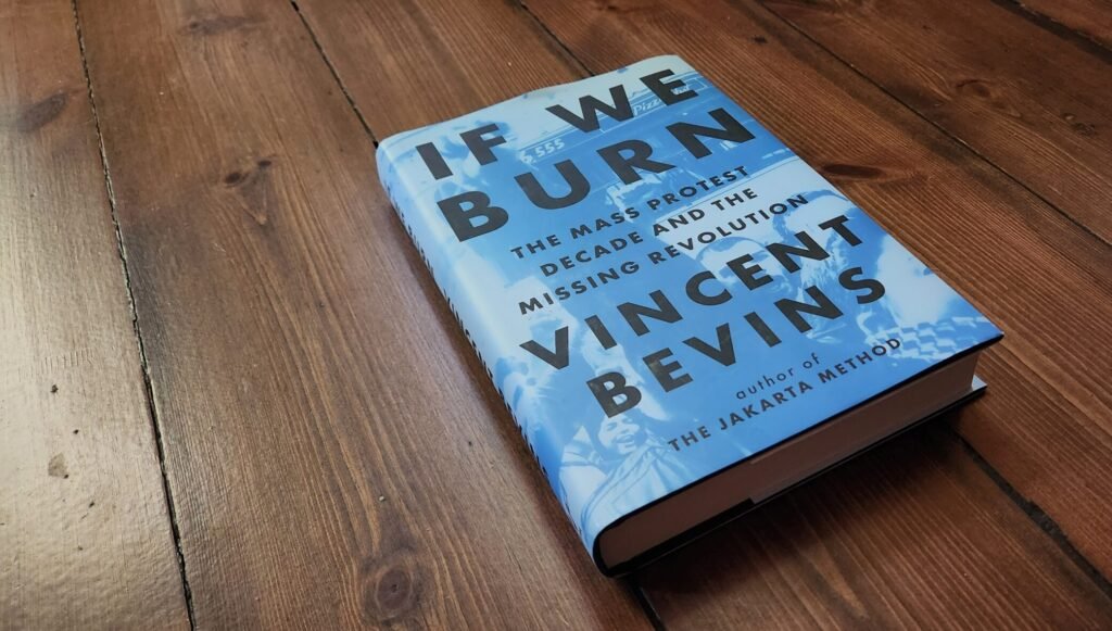 Foto buku If We Burn: The Mass Decade and the Missing Revolution, oleh Vincent Bevins