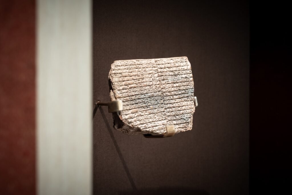 Foto tablet berusia 4.000 tahun berisi potongan puisi Sumeria, Epic of Gilgamesh yang bercerita soal perang memperebutkan air