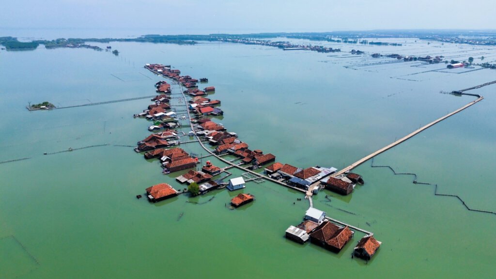 Perempuan, Kursi Roda dan Gotong Royong di Tengah Banjir Rob dcim100mediadji 0076.jpg