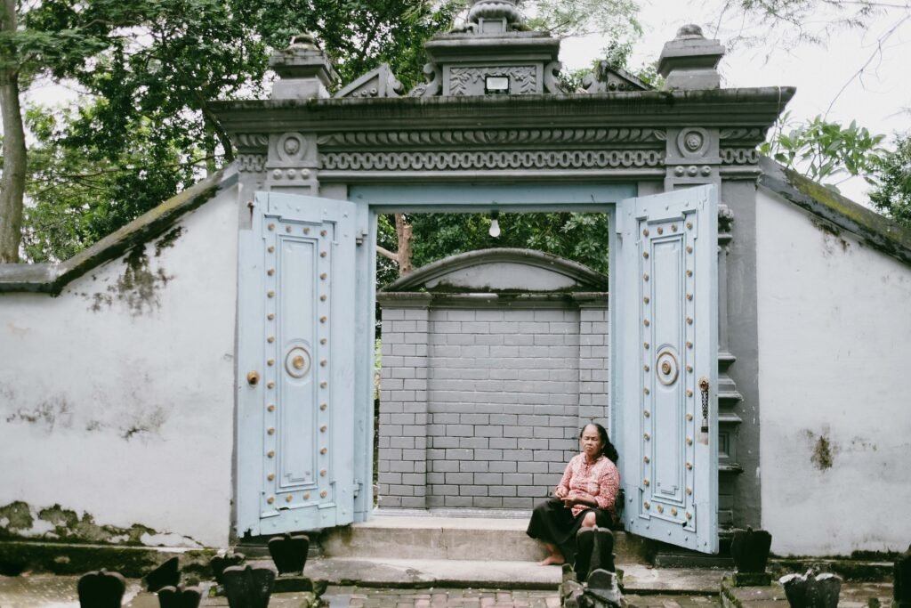 Gerbang rumah tua di Laweyan